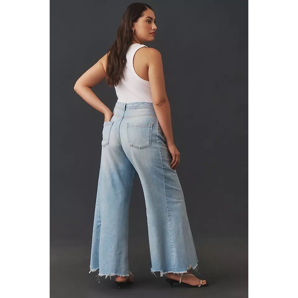 PILCRO Anthropologie The Adi Wide Leg Cropped‎ Jeans Light Wash Chewed Hem- 32 - Picture 2 of 13